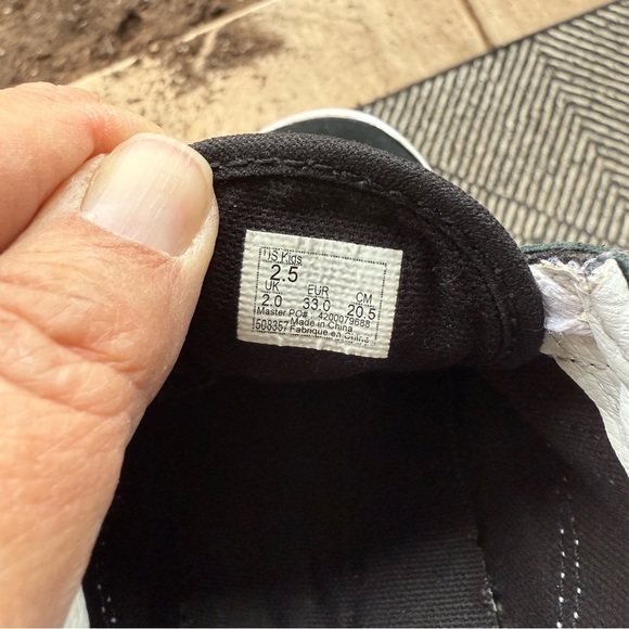 Vans Black and White Dalmatian Old Skool Sneakers Kids Size 2.5 - Picture 16 of 16